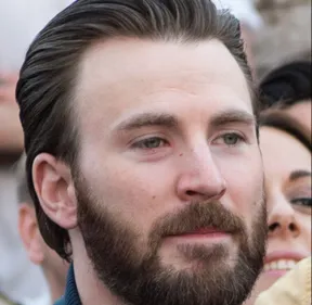CHRIS EVANS FAIT LE BUZZ SUR LES RESEAUX SOCIAUX