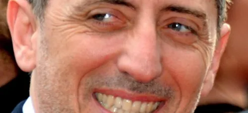 GAD ELMALEH CRÉER LA SURPRISE CHEZ SES FANS