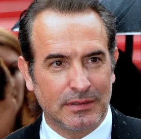 JEAN DUJARDIN PRÉSENTE SON NOUVEAU LOOK