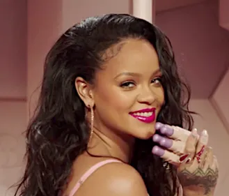 RIHANNA TENTE UN NOUVEAU STYLE