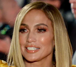 JENNIFER LOPEZ POUSSE UN COUP DE GUEULE SUR LES RÉSEAUX