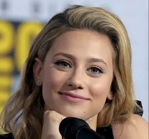 LILI REINHART (BETTY COOPER DANS LA SÉRIE RIVERDALE) VICTIME...