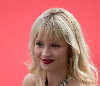 ANGÈLE REPREND UN TITRE FRANÇAIS TRÈS CONNU