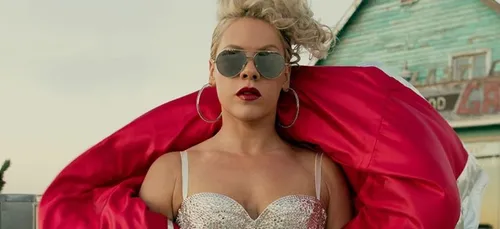 Pink termine aux urgences avec sa fille Willow Sage (Photos)