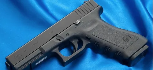 Loiret : des armes découvertes dans le faux-plafond d’une école