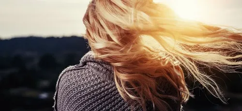 Une étudiante gravement défigurée après une coloration pour cheveux...