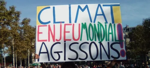 Angers : 1000 personnes marchent pour le climat !