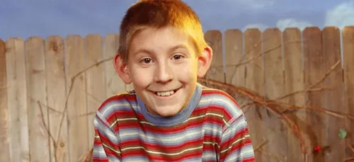 Non, Dewey de la série Malcolm n’est pas mort !