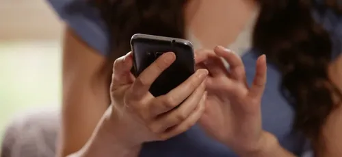 Couple : mon ex m'envoie un SMS, que dois-je répondre ?