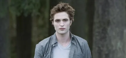 Robert Pattinson : son look original moqué à la Fashion Week de...