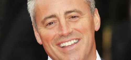 Friends : méconnaissable, Matt LeBlanc est chahuté par un fan (photos)