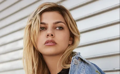Louane change de look capillaire ! (Photos)