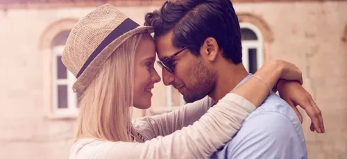 Le "love bombing": la nouvelle technique de drague qui fait des...