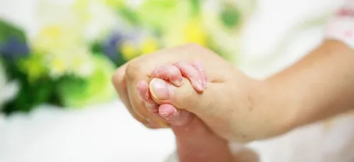 Le Blanc : une maman renvoyée du CHU accouche chez sa mère