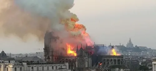 La cathédrale Notre-Dame de Paris en feu !