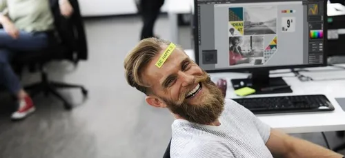 Se forcer à sourire augmenterait l'envie de consommer de l'alcool