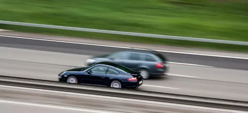 Pour fuir un contrôle routier, il abandonne sa voiture et sa copine...