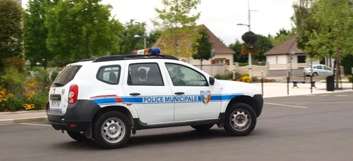 Loiret : les trois voleurs du portrait de Macron convoqué au...