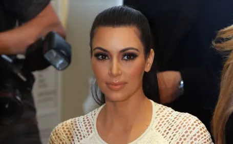 Kim Kardashian : sa technique très inconfortable pour avoir une...