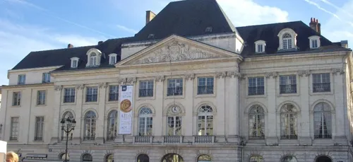 La CCI du Loiret vend aux enchères son mobilier avant de déménager