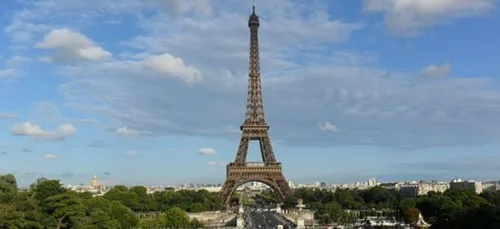 Un touriste rate sa photo devant la Tour Eiffel et réclame l’aide...
