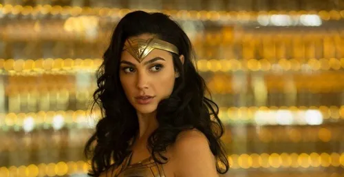 Wonder Woman 1984 : sa nouvelle armure dévoilée dans la première...