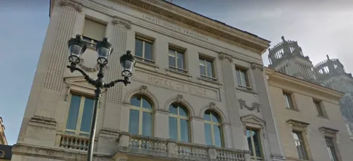 Les "goûts de luxe" du maire d’Orléans épinglés par le Canard Enchaîné