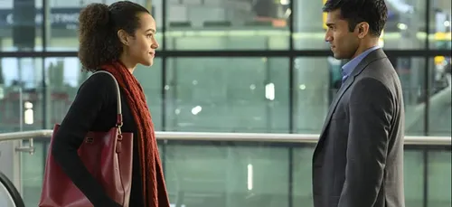 "Quatre mariages et un enterrement" : la série dévoile sa première...