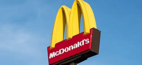 McDonald's : on lui sert des frites froides, elle dégaine son...