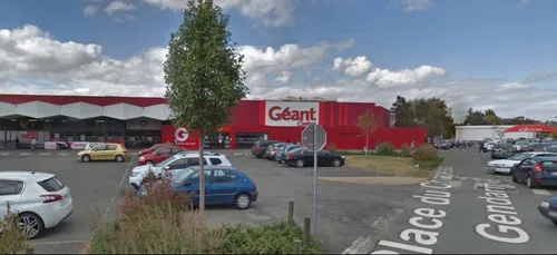 Angers : rassemblement contre l’ouverture du magasin Géant Casino...