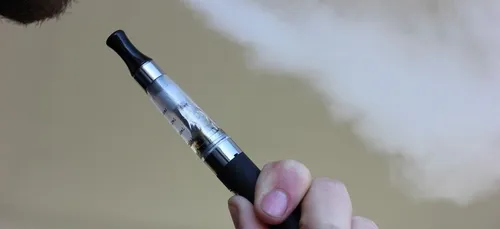 5 morts et 450 blessés : la cigarette électronique continue de...