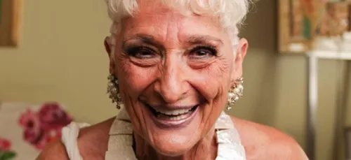 Tinder : à 83 ans, cette grand-mère enchaîne les RDV avec des...