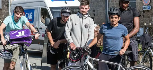 Polémique : cinq livreurs Deliveroo rejoignent Paris avec leurs...