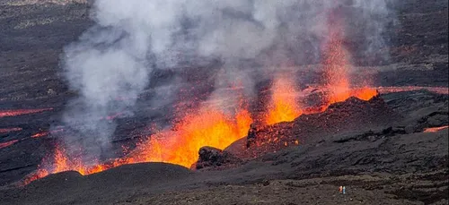 Piton de la Fournaise : les images impressionnantes du volcan en...
