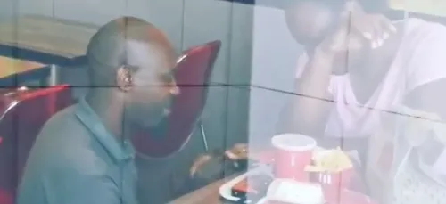 Il fait sa demande en mariage au KFC et ne s’attendait pas à ce qui...