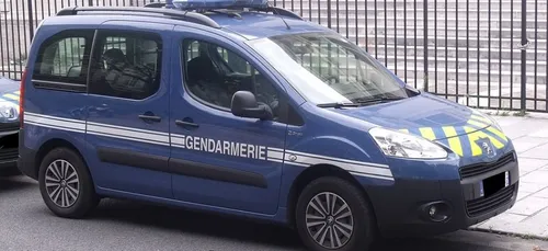 Indre-et-Loire : une adolescente de 13 ans poignarde son professeur...
