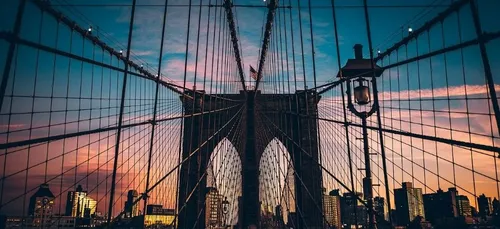 Il sauve la vie d’un homme qui s’apprêtait à sauter du Brooklyn...