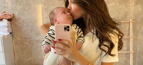 Nabilla dévoile enfin une photo de son fils (photos)