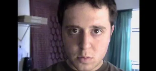 Un homme se prend en selfie chaque jour pendant 20 ans, le résultat...