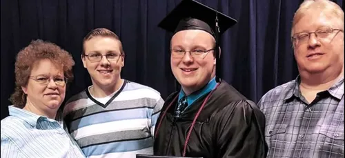 Après 23 ans de mariage, ils font leur coming-out ensemble (photos)