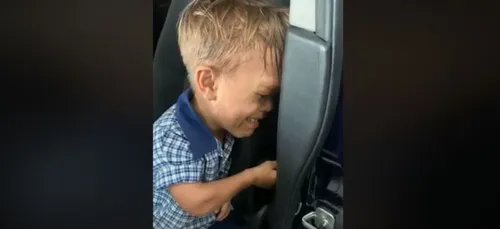 "Donne-moi un couteau, je veux mourir" : la vidéo bouleversante...