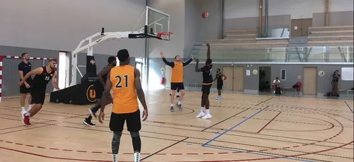 Basket : le coronavirus provoque le report des matchs de Jeep Elite...