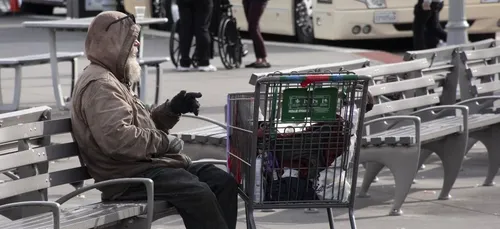 Coronavirus : des chèques-services distribués aux SDF