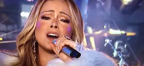 Un an après la « catastrophe », Mariah Carey a enchanté Times Square