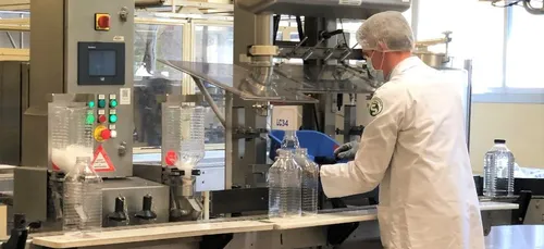 Angers : 23 000 litres de gel hydroalcoolique fabriqués par la...