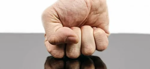 Violences conjugales : comment appeler à l’aide pendant le...