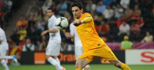 Hugo Lloris profite du confinement pour se raser la tête, les...