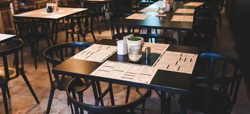 Commerces : seuls les bars et restaurants pourraient rester fermés...