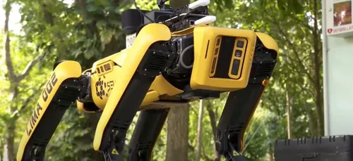 Un chien-robot patrouille pour faire respecter les mesures de...