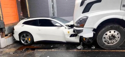 Furieux d'avoir été licencié, il détruit la Ferrari de son patron...